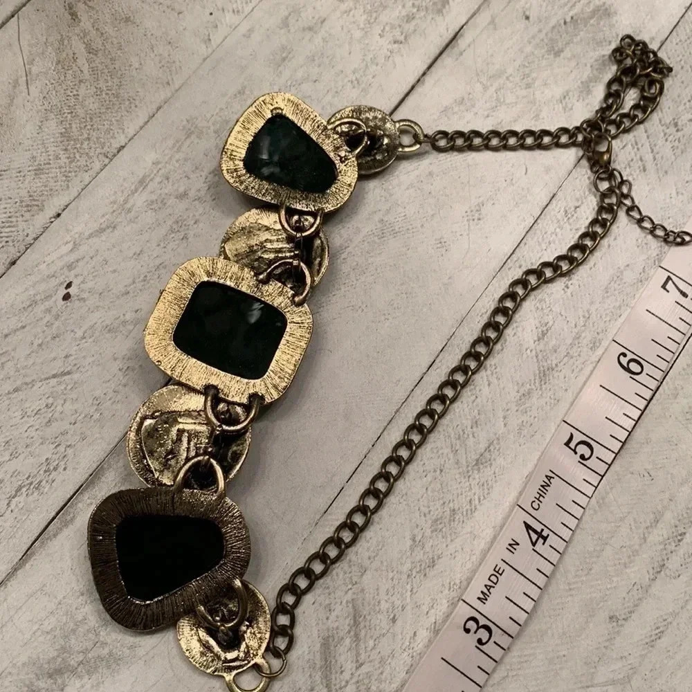 Hunter Green Statement Necklace - Picture 4 of 4